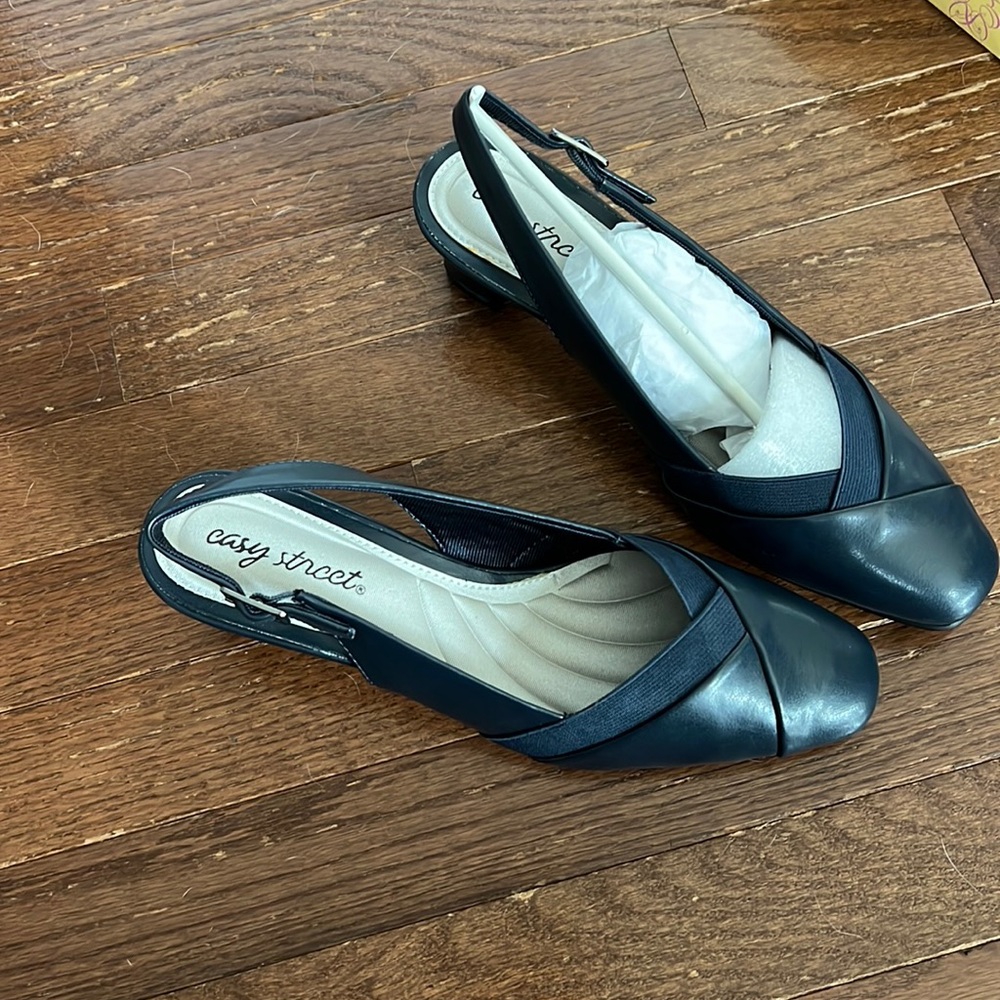 NIB Easy Street blue dress shoes